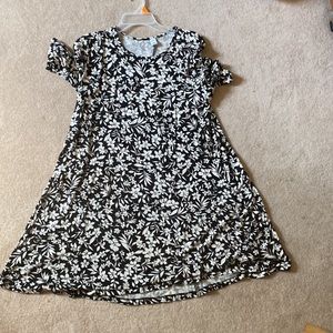 Old Navy fit and flare style dress/tunic top blk white floral vacation s…